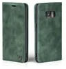 A green flip case for a Samsung Galaxy S8 phone, shown from the front and back. Produktbild-Vorschau
