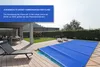A blue pool cover is shown on a pool in a backyard setting with lounge chairs and a patio. Produktbild-Vorschau