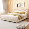 A bedroom scene with a bed as the main focus. Voir les images du produit