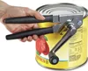 A hand is using a can opener to open a can of tomatoes. Voir les images du produit