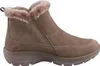 Das Bild zeigt einen beigen Stiefel aus Leder mit einem hohen Schaft und einer rutschfesten Sohle. Der Stiefel ist von der Seite abgebildet und hebt seine elegante Form hervor. Náhled obrázku produktu
