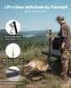 A man is using a deer lifting system attached to the back of a truck in a natural outdoor setting. Voir les images du produit