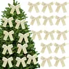 A close-up shot of a decorated Christmas tree with many beige velvet bows. Anteprima dell’immagine prodotto