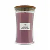 A WoodWick candle with a wooden lid. Produktbild-Vorschau