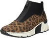 A single women's shoe with a leopard print. Anteprima dell’immagine prodotto