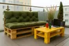 A balcony setting with a pallet sofa and coffee table, decorated with plants and drinks. Anteprima dell’immagine prodotto