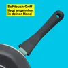 Close-up of a frying pan handle with a text overlay highlighting its features. Produktbild-Vorschau