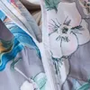 A close-up view of a zipper on a floral patterned fabric. Produktbild-Vorschau