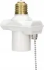 A white lamp adapter with a gold socket and a silver pull chain is shown against a white background. Anteprima dell’immagine prodotto