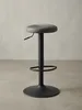 Eleganter Barhocker mit grauem Polstersitz und schwarzem Metallfuß, frontal auf weißem Hintergrund fotografiert, ideal für Küchentheke oder Hausbar._#sku_BARWL6.194#