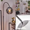 Cesaro Stehlampe aus Metall/Glas in Schwarz/Chrom/Rauch im Produktbild-Vorschau 1