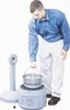 A man is shown placing a metal bucket into a grey plastic stand ashtray. Voir les images du produit
