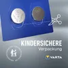A product shot of two VARTA coin cell batteries in child-safe packaging, with scissors indicating how to open it. Voir les images du produit