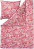 A folded duvet cover and a pillowcase with a red paisley pattern are laid out on a white background. Produktbild-Vorschau