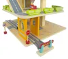 Bayagu Holzparkhaus mit Aufzug Autorampe Schranke und Autos Produktbild-Vorschau 4