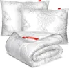 A set of bedding including two pillows and a folded duvet, all with a floral pattern. Anteprima dell’immagine prodotto
