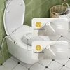 A close-up view of a bidet toilet seat with two inset images highlighting its features. Anteprima dell’immagine prodotto
