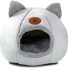 A light gray cat bed with gray trim and ears, featuring a brown oval logo with an 'M' on the front. Podgląd zdjęcia produktu