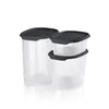 Three clear plastic food storage containers with dark gray lids are arranged on a white background. Anteprima dell’immagine prodotto