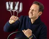 A man is holding three wine glasses. Produktbild-Vorschau
