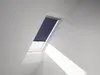 VELUX Sichtschutzrollo dunkelblau manuell mit Haltekrallen Produktbild-Vorschau 1
