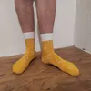 Chaussettes emballées dans une canette de bière en métal Voir les images du produit 24