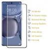 A screen protector is shown on a smartphone screen, with feature icons and text on the right side. Produktbild-Vorschau