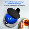 A person's hand is holding a cup of tea next to a kettle filled with blue liquid. Produktbild-Vorschau