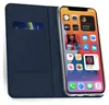 A dark blue flip case for an iPhone 13 Pro is shown open, with the phone displaying its home screen. A credit card is visible in a slot on the case. Anteprima dell’immagine prodotto