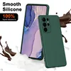A green phone case is shown next to a smartphone, with splashes of white and brown liquid in the background. Produktbild-Vorschau