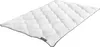 A white quilted comforter is shown laid out on a white background. Produktbild-Vorschau