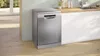 A silver Bosch freestanding dishwasher is shown in a modern kitchen setting. Voir les images du produit