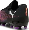 Close-up view of the heel and side of a black Puma Future soccer cleat with purple studs and a pink and orange patterned design. Produktbild-Vorschau