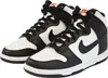 A pair of Nike Dunk High sneakers in black and white. Náhľad obrázku produktu