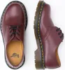 A top-down view of a pair of burgundy Dr. Martens shoes on a white background. Produktbild-Vorschau