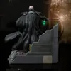 A statue of Darth Malgus from Star Wars: The Old Republic, holding a red lightsaber and standing on a ruined platform. Voir les images du produit