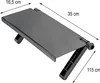 A black monitor shelf with carbon fiber texture, shown from a diagonal angle with dimensions indicated by arrows and text. Produktbild-Vorschau