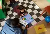 LEGO Bluey Omas mit Bingo und Bluey - Lernspielzeug mit Produktbild-Vorschau 18