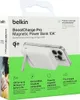 The image shows the retail packaging of a Belkin BoostCharge Pro Magnetic Power Bank. Voir les images du produit