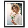 A young woman holding flowers in front of a body of water. Anteprima dell’immagine prodotto