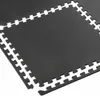 A close-up, angled view of interlocking black puzzle mats. Voir les images du produit
