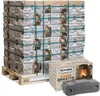 A large pallet of briquette packages and a single box with briquettes in the foreground. Produktbild-Vorschau