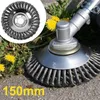 A close-up of a weed brush head attached to a trimmer, shown on the ground with weeds and dandelions. Produktbild-Vorschau