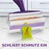 A diagram showing the layers of a Swiffer Wetjet mop head cleaning a floor, with text indicating it locks in dirt. Anteprima dell’immagine prodotto