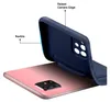 A dark blue phone case is shown being placed onto a pink smartphone. Produktbild-Vorschau
