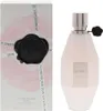 A product shot of a perfume bottle and its packaging. Anteprima dell’immagine prodotto