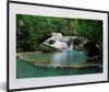 MuchoWow® MuchoWow® Gerahmtes Poster Ein Wasserfall mit Produktbild-Vorschau 1