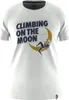 Weißes T-Shirt mit dem Aufdruck "CLIMBING ON THE MOON" und einer Kletterfigur; von La Sportiva.