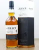 A bottle of The Ileach Islay Single Malt Scotch Whisky and its presentation box are displayed on a wooden surface. Produktbild-Vorschau