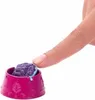 A finger is pressing down on a small bowl of purple material, which appears to be a toy accessory. Produktbild-Vorschau